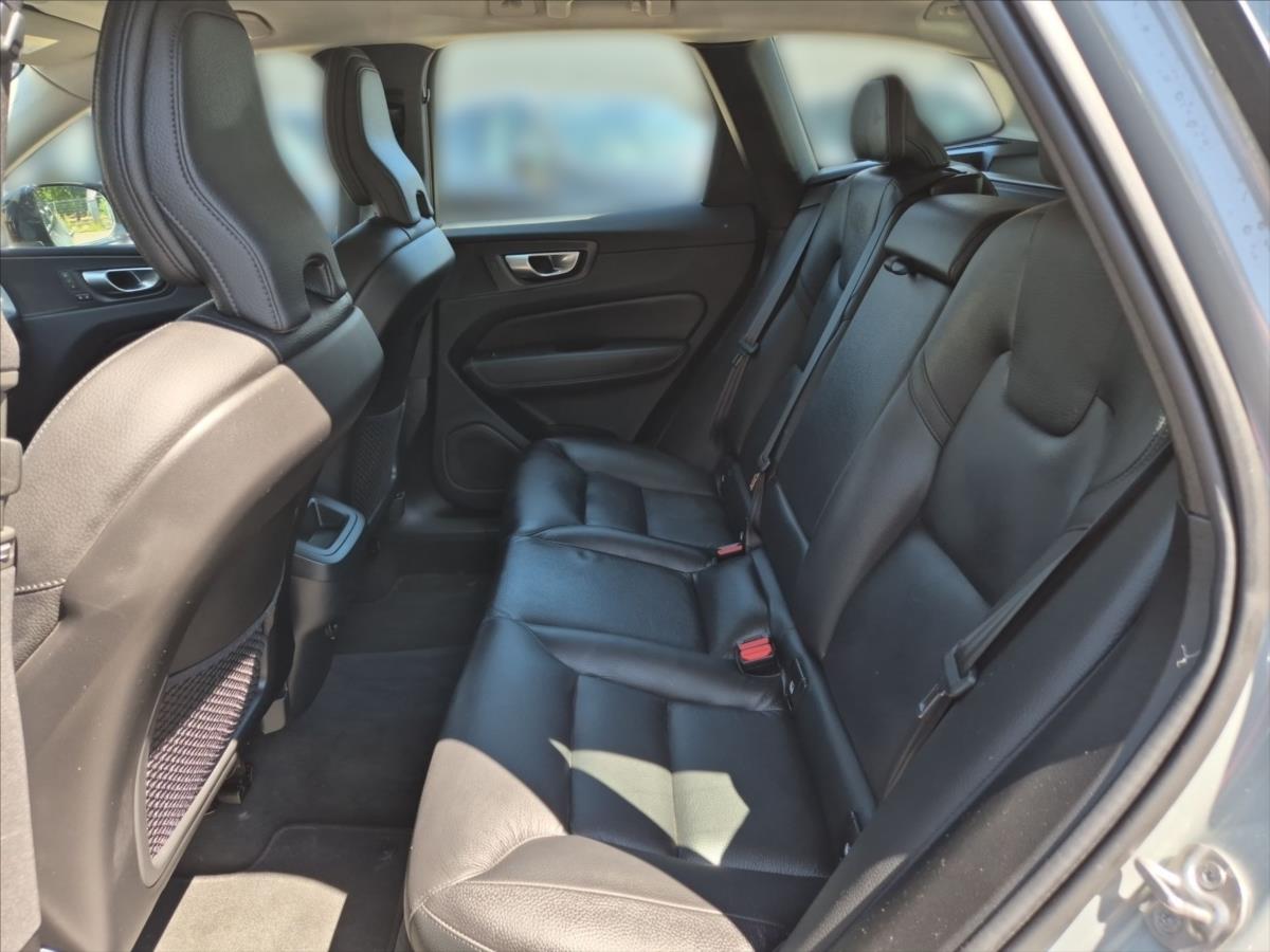 Volvo XC60 2,0 B4 AWD Plus Dark Volvo XC60 2,0 B4 AWD Plus Dark