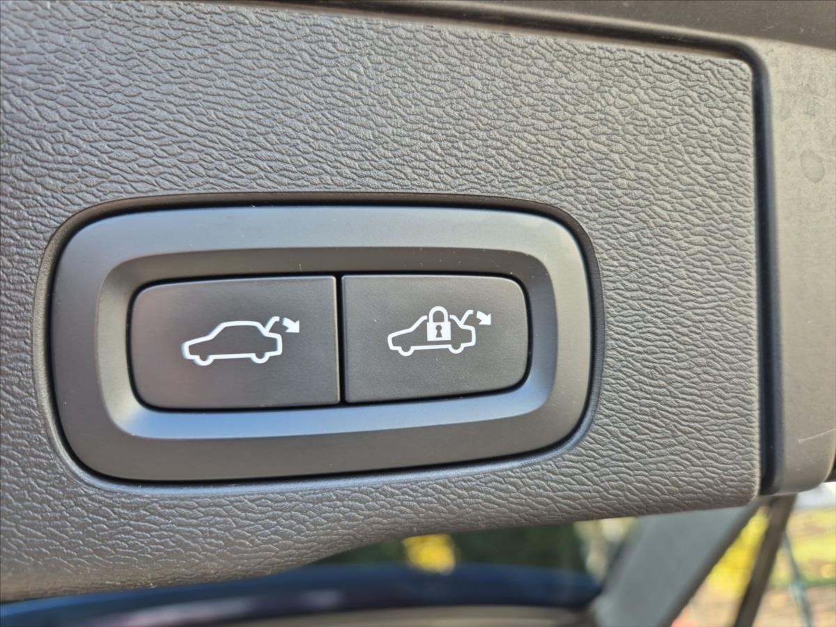 Volvo XC60 2,0 B5 AWD benzin Ultimate Dar Volvo XC60 2,0 B5 AWD benzin Ultimate Dar