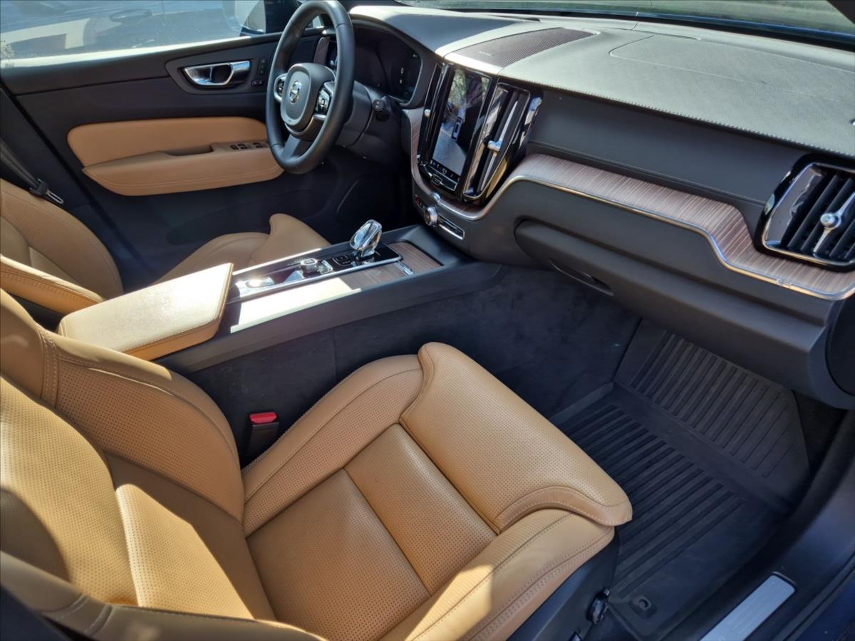 Volvo XC60 2,0 B5 AWD benzin Ultimate Dar Volvo XC60 2,0 B5 AWD benzin Ultimate Dar