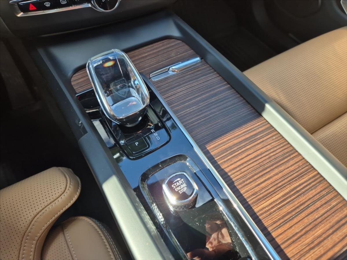 Volvo XC60 2,0 B5 AWD benzin Ultimate Dar Volvo XC60 2,0 B5 AWD benzin Ultimate Dar