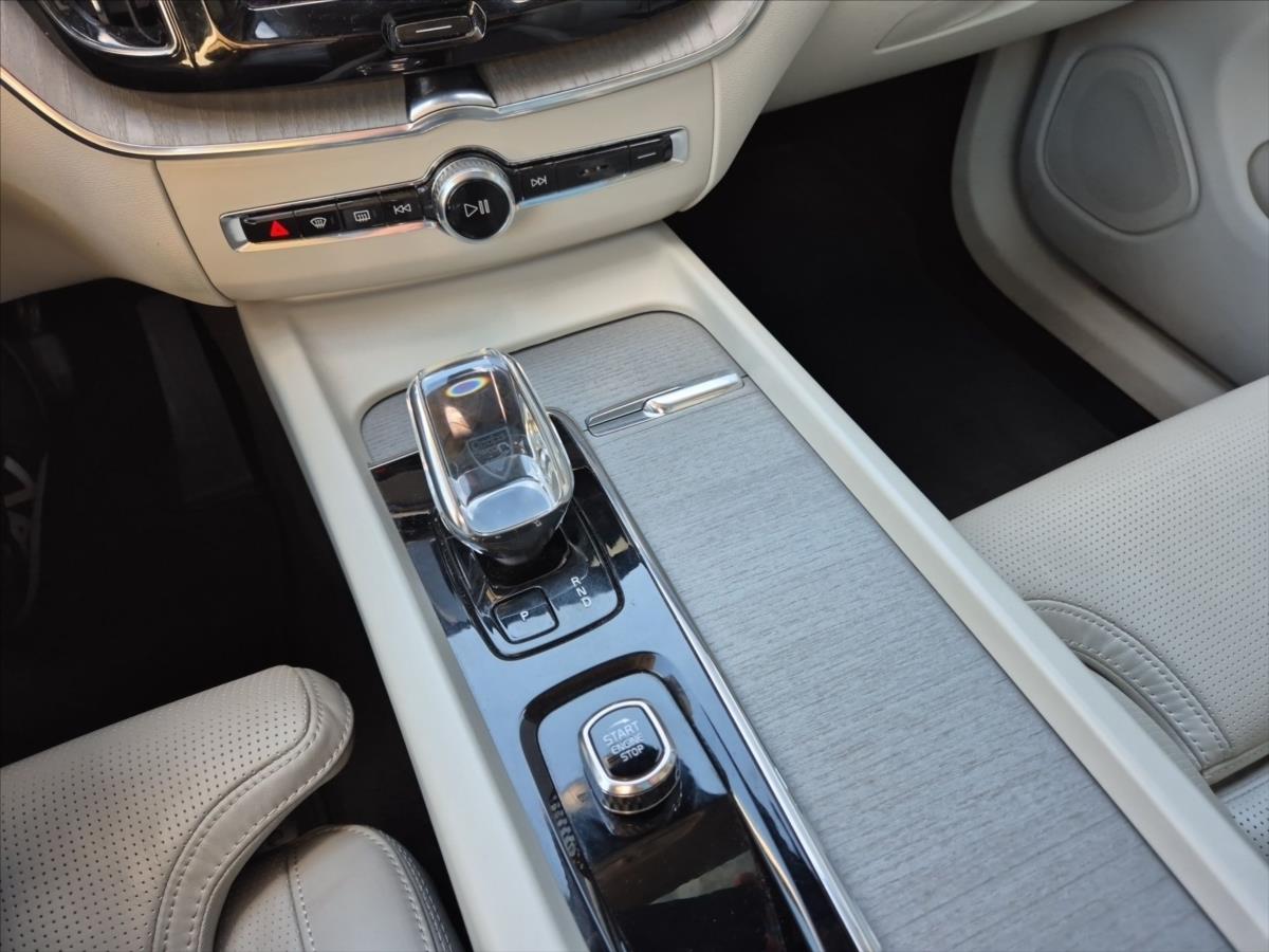 Volvo XC60 2,0 T6 AWD RECHARGE PANORAMA Volvo XC60 2,0 T6 AWD RECHARGE PANORAMA