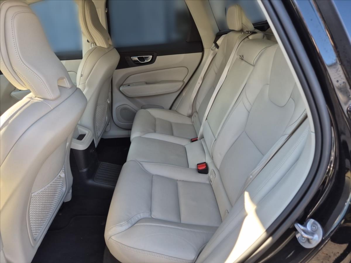 Volvo XC60 2,0 T6 AWD RECHARGE PANORAMA Volvo XC60 2,0 T6 AWD RECHARGE PANORAMA